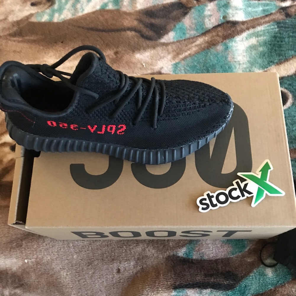 Yezzy all black size 8